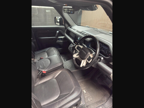 Land Rover Defender 3.0 D300 MHEV X-Dynamic HSE Hard Top SUV Auto 4WD MWB Euro 6 (s/s) 5dr 17