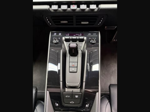 Porsche 911 3.0T 992 Carrera PDK Euro 6 (s/s) 2dr 32