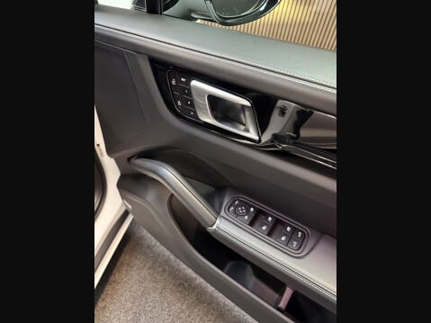 Porsche Cayenne 3.0T V6 TiptronicS 4WD Euro 6 (s/s) 5dr 27