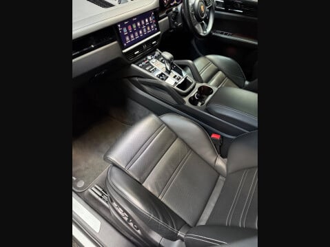 Porsche Cayenne 3.0T V6 TiptronicS 4WD Euro 6 (s/s) 5dr 30