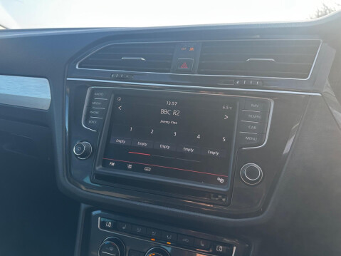 Volkswagen Tiguan 2.0 TDI BlueMotion Tech SE Navigation Euro 6 (s/s) 5dr 21