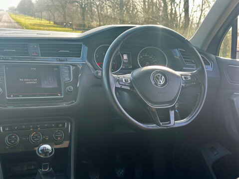 Volkswagen Tiguan 2.0 TDI BlueMotion Tech SE Navigation Euro 6 (s/s) 5dr 9