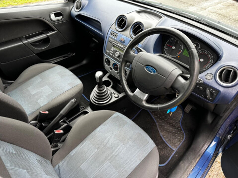 Ford Fiesta 1.4 Zetec Climate 5dr 3