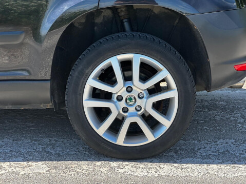 Skoda Yeti 2.0 TDI Elegance 4WD Euro 5 5dr 27