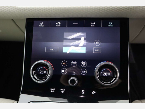 Land Rover Range Rover Velar 3.0 Range Rover Velar R-Dynamic SE D300 Auto 4WD 5dr 31