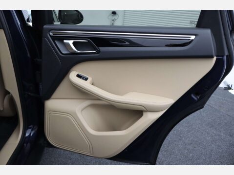 Porsche Macan 3.0 Macan S Semi-Auto 4WD 5dr 38