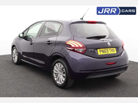 Peugeot 208 1.2 208 Signature PureTech S/S 5dr 8