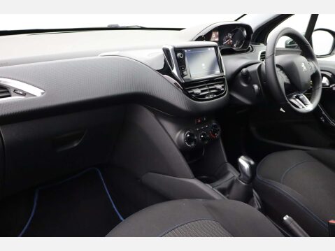 Peugeot 208 1.2 208 Signature PureTech S/S 5dr 11