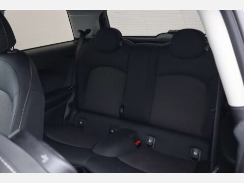 Mini Hatch 1.5 Cooper Classic Auto 3dr 22