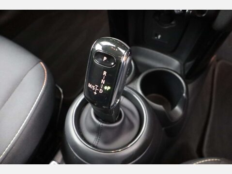 Mini Hatch 1.5 Cooper Classic Auto 3dr 16