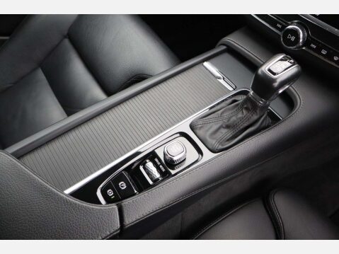 Volvo V90 2.0 V90 Momentum+ T4 Auto 5dr 38