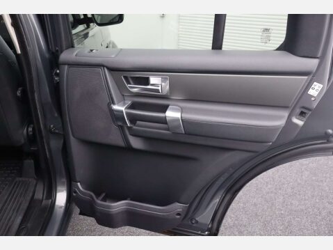 Land Rover Discovery 3.0 Discovery Graphite SDV6 Auto 4WD 5dr 38