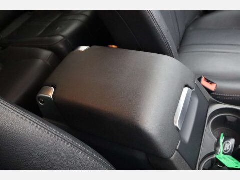 Land Rover Discovery 3.0 Discovery Graphite SDV6 Auto 4WD 5dr 35