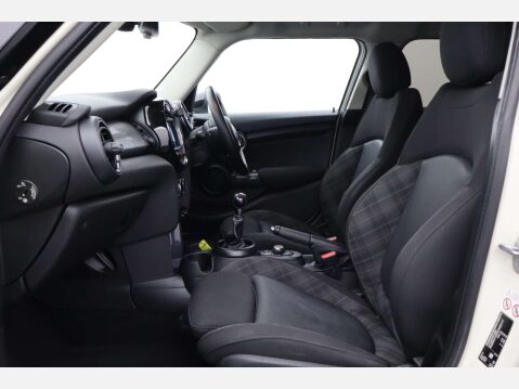 Mini Hatch 1.5 Cooper 5dr 30