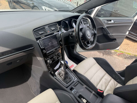 Volkswagen Golf 2.0 Golf R DSG 4WD 5dr 9
