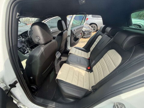 Volkswagen Golf 2.0 Golf R DSG 4WD 5dr 33