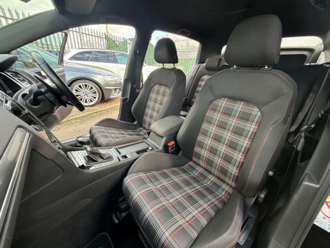 Volkswagen Golf 2.0 Golf GTi Performance TSi Semi-Auto 5dr 33