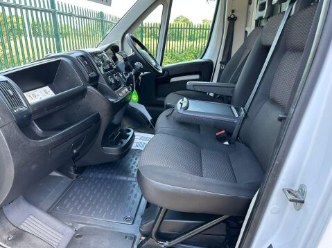 Peugeot Boxer 2.2 BlueHDi 335 Built for Business L4 Euro 6 (s/s) 3dr 19