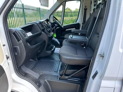 Peugeot Boxer 2.2 BlueHDi 335 Built for Business L4 Euro 6 (s/s) 3dr 25