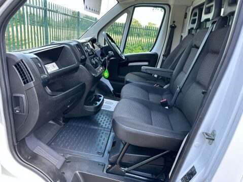Peugeot Boxer 2.2 BlueHDi 335 Built for Business L4 Euro 6 (s/s) 3dr 28