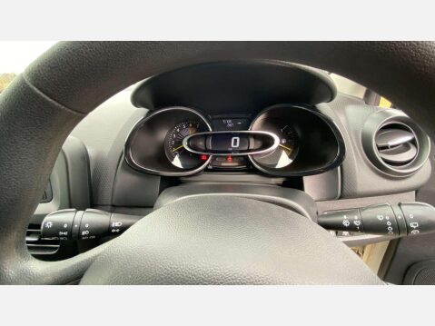 Renault Clio PLAY 16V 37