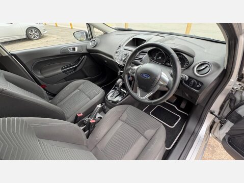 Ford Fiesta ZETEC 19