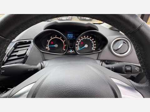 Ford Fiesta ZETEC 28