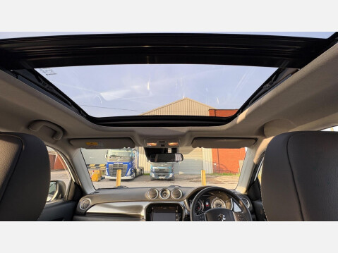 Suzuki Vitara SZ5 BOOSTERJET 33
