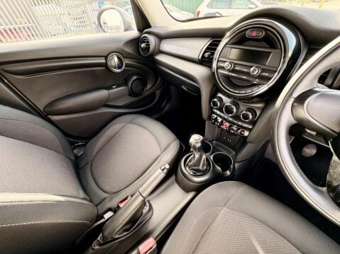 Mini Hatch COOPER D 34