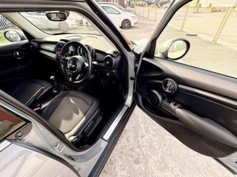 Mini Hatch COOPER D 24