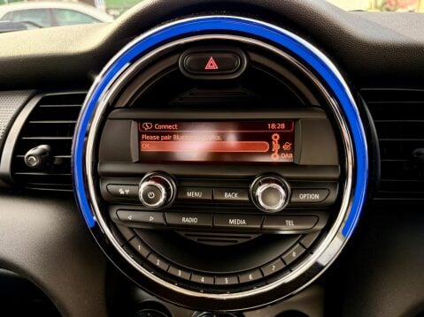 Mini Hatch COOPER D 32