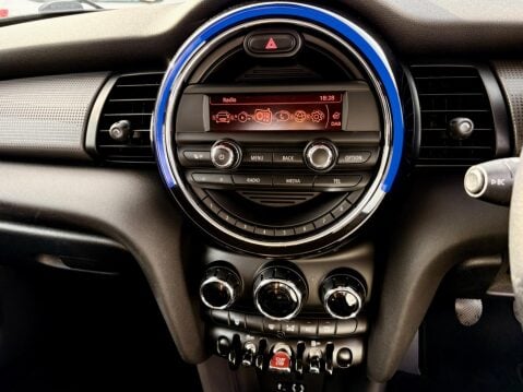 Mini Hatch COOPER D 28