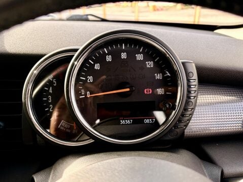 Mini Hatch COOPER D 29