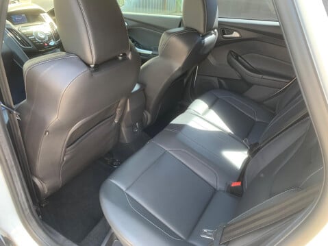 Ford Focus 2.0T EcoBoost ST-3 Euro 5 (s/s) 5dr 8