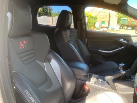 Ford Focus 2.0T EcoBoost ST-3 Euro 5 (s/s) 5dr 15