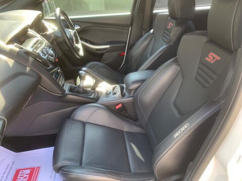 Ford Focus 2.0T EcoBoost ST-3 Euro 5 (s/s) 5dr 17