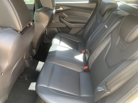Ford Focus 2.0T EcoBoost ST-3 Euro 5 (s/s) 5dr 18