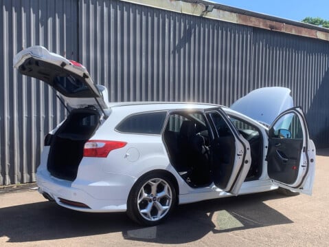 Ford Focus 2.0T EcoBoost ST-3 Euro 5 (s/s) 5dr 29
