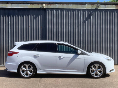 Ford Focus 2.0T EcoBoost ST-3 Euro 5 (s/s) 5dr 30