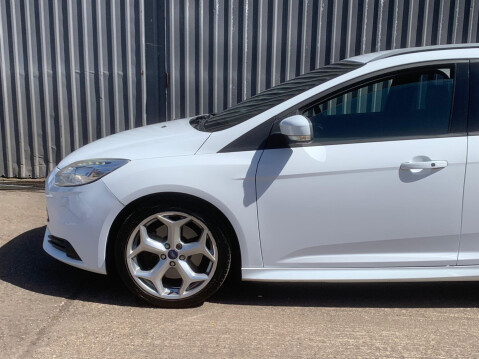 Ford Focus 2.0T EcoBoost ST-3 Euro 5 (s/s) 5dr 37