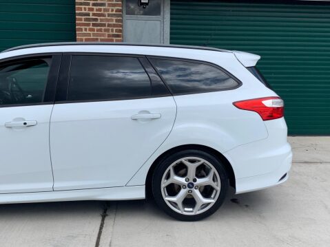 Ford Focus 2.0T EcoBoost ST-3 Euro 5 (s/s) 5dr 38