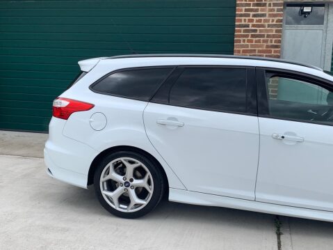 Ford Focus 2.0T EcoBoost ST-3 Euro 5 (s/s) 5dr 49