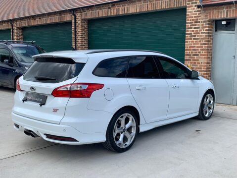 Ford Focus 2.0T EcoBoost ST-3 Euro 5 (s/s) 5dr 46