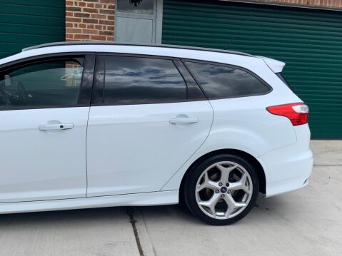 Ford Focus 2.0T EcoBoost ST-3 Euro 5 (s/s) 5dr 52