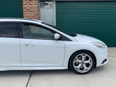 Ford Focus 2.0T EcoBoost ST-3 Euro 5 (s/s) 5dr 32