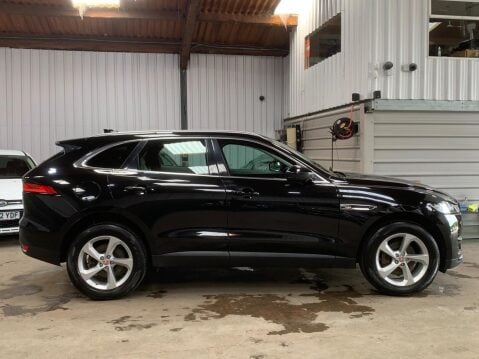 Jaguar F-Pace 2.0 D180 Prestige Auto AWD Euro 6 (s/s) 5dr 3