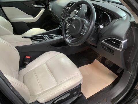 Jaguar F-Pace 2.0 D180 Prestige Auto AWD Euro 6 (s/s) 5dr 4