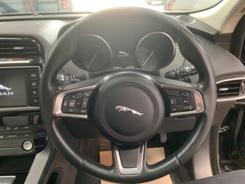 Jaguar F-Pace 2.0 D180 Prestige Auto AWD Euro 6 (s/s) 5dr 5