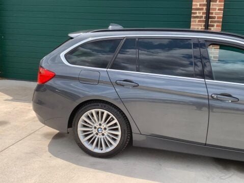 BMW 3 Series 3.0 330d Luxury Touring Auto Euro 5 (s/s) 5dr 51