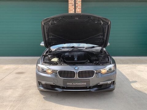 BMW 3 Series 3.0 330d Luxury Touring Auto Euro 5 (s/s) 5dr 12